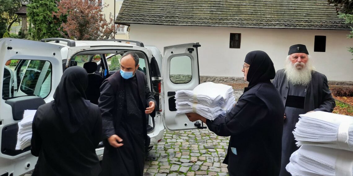 Timișoara Orthodox nuns sew 2,600 towels for hospitals in one night