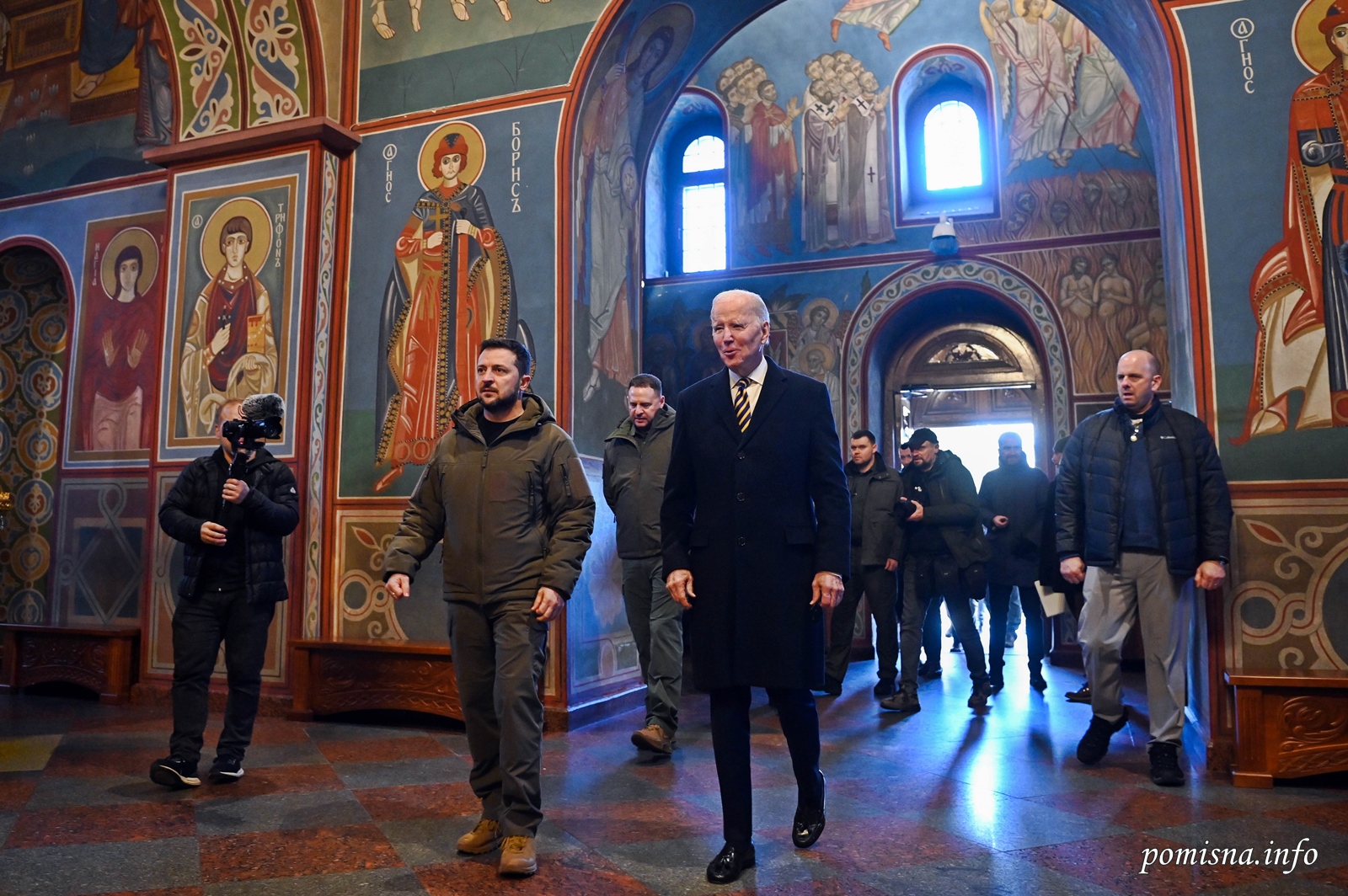 Biden en la catedral de Kiev
