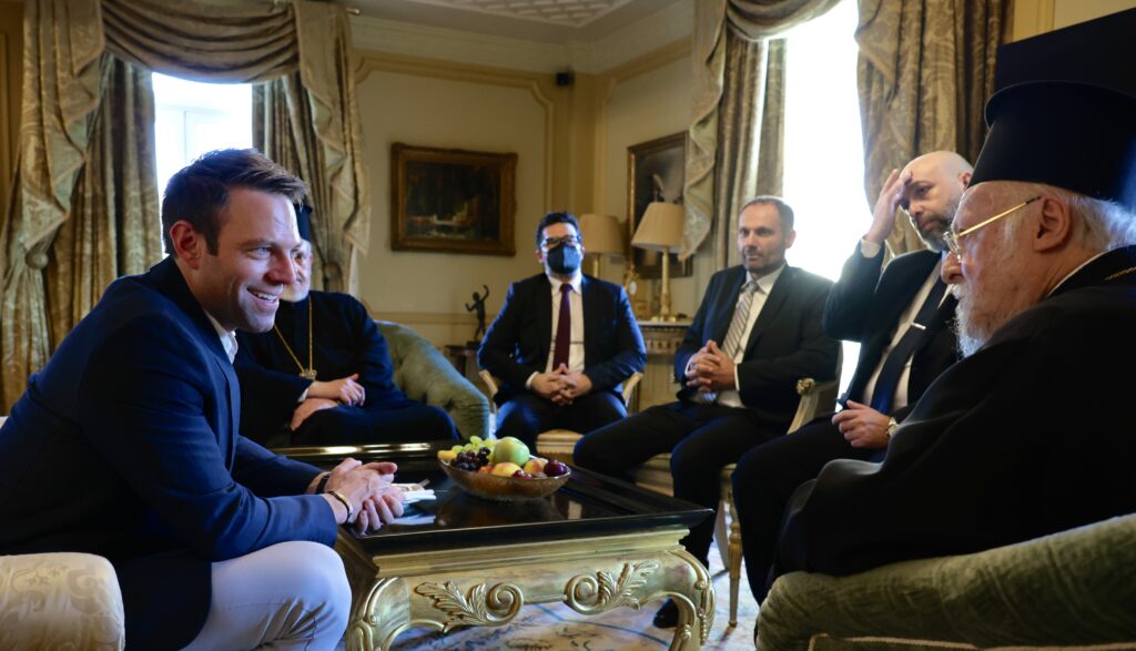 Ο Οικουμενικός Πατριάρχης συναντά τον αρχηγό της ελληνικής αντιπολίτευσης Στέφανο Κασσαλάκη στην Αθήνα